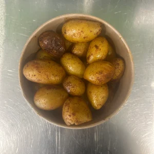 Petite barquette de pommes de terre grenaille rôties